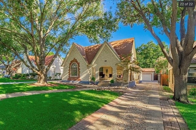 915 Stewart - Photo 3