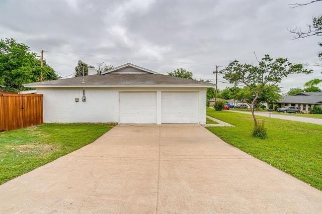 220 Rolling Hills Drive - Photo 3