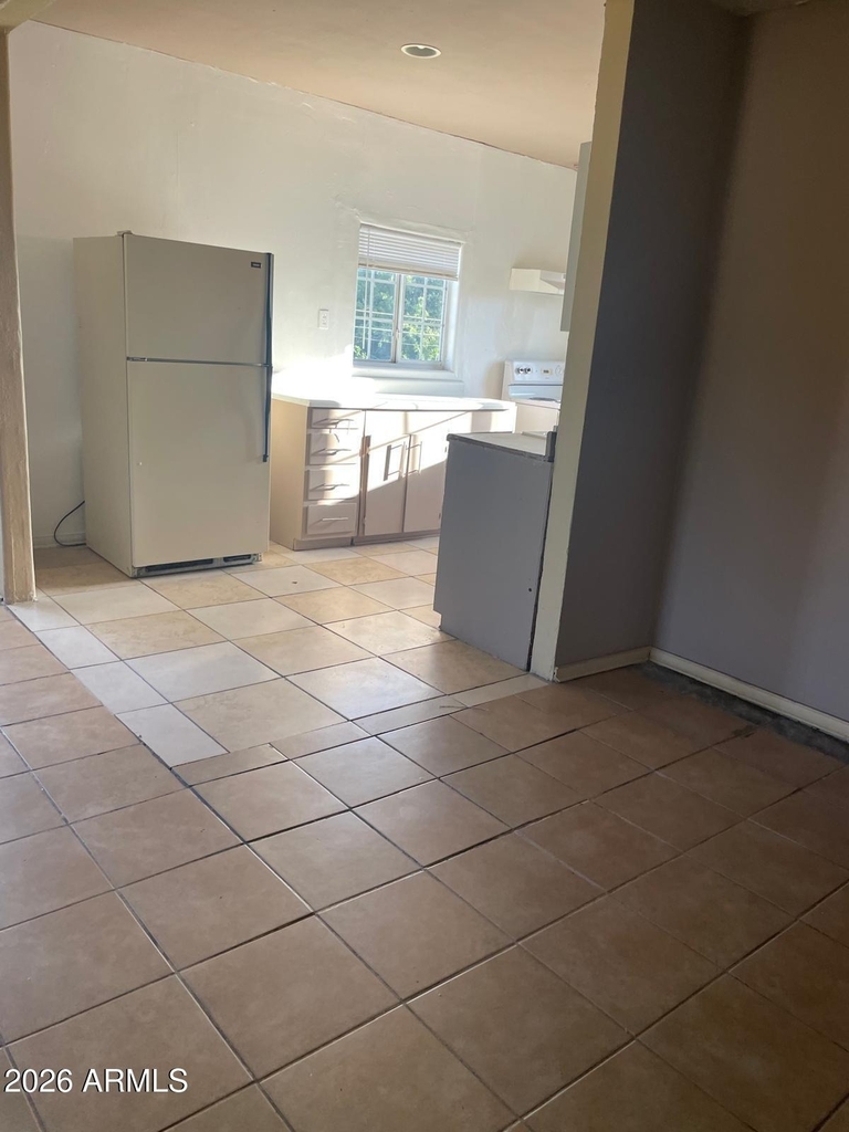 1165 E 10th Street - Photo 6