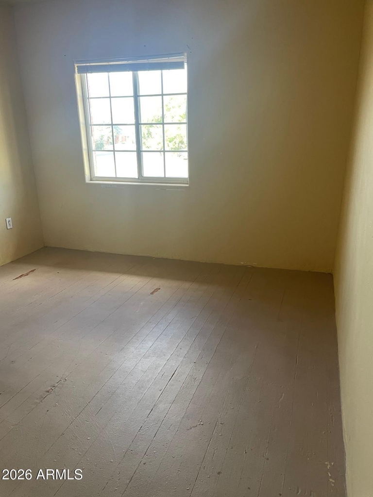 1165 E 10th Street - Photo 9