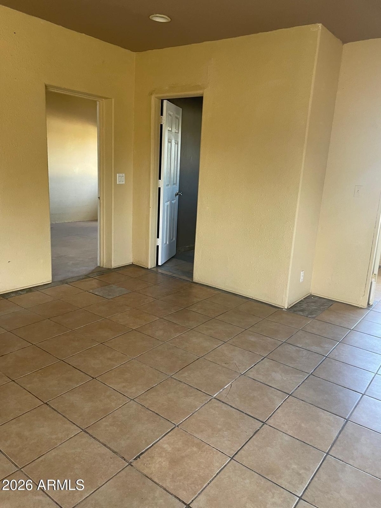 1165 E 10th Street - Photo 7