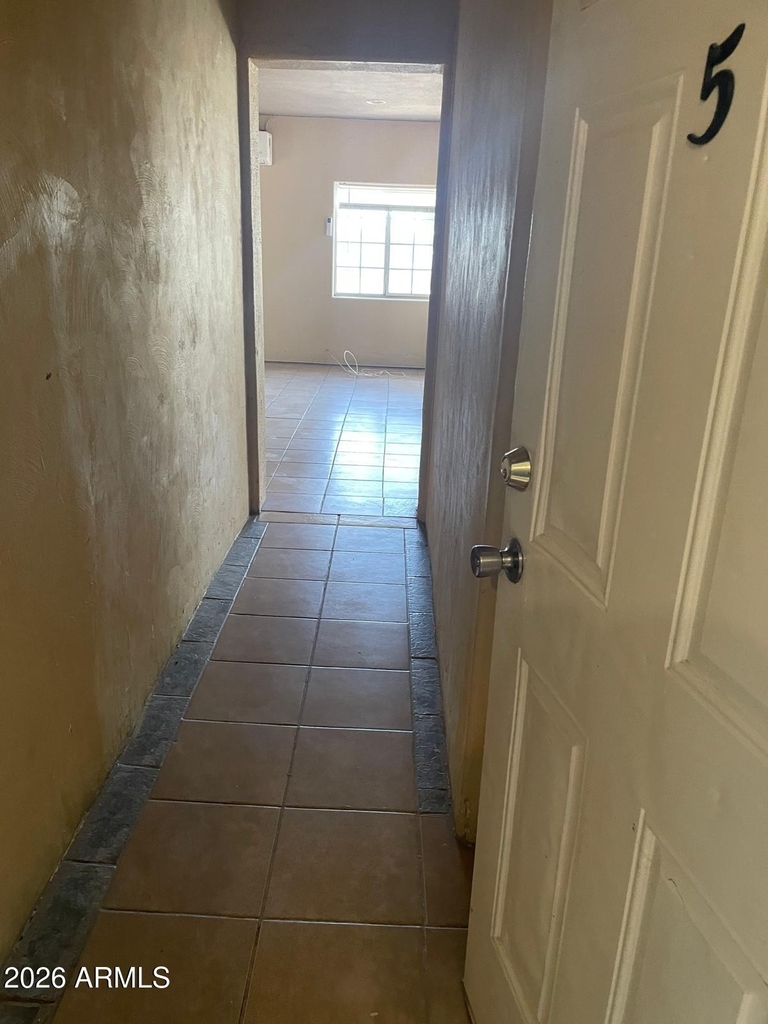 1165 E 10th Street - Photo 4