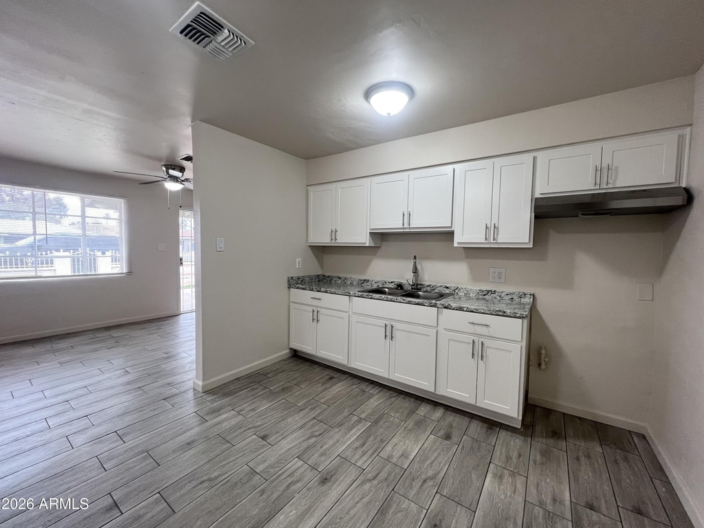 2233 E Wood Street - Photo 16