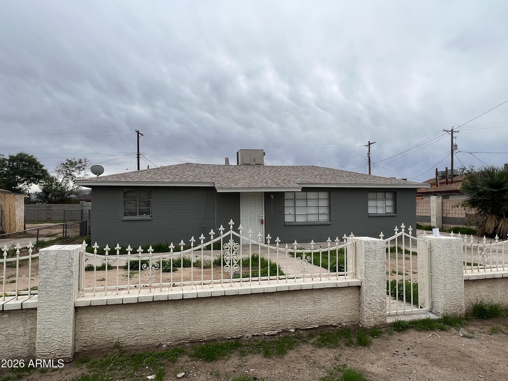 2233 E Wood Street - Photo 0