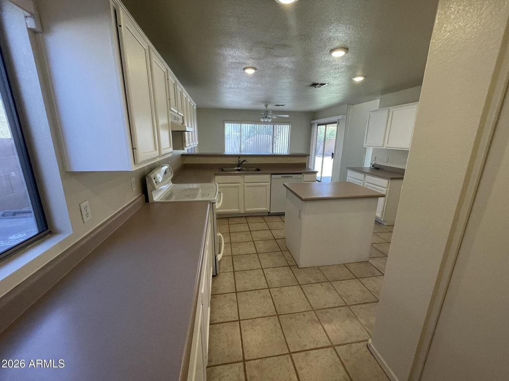 4725 E Goldfinch Gate Lane - Photo 3