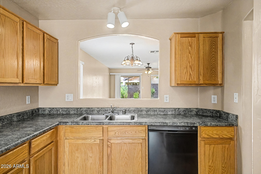 13153 W Mauna Loa Lane - Photo 9