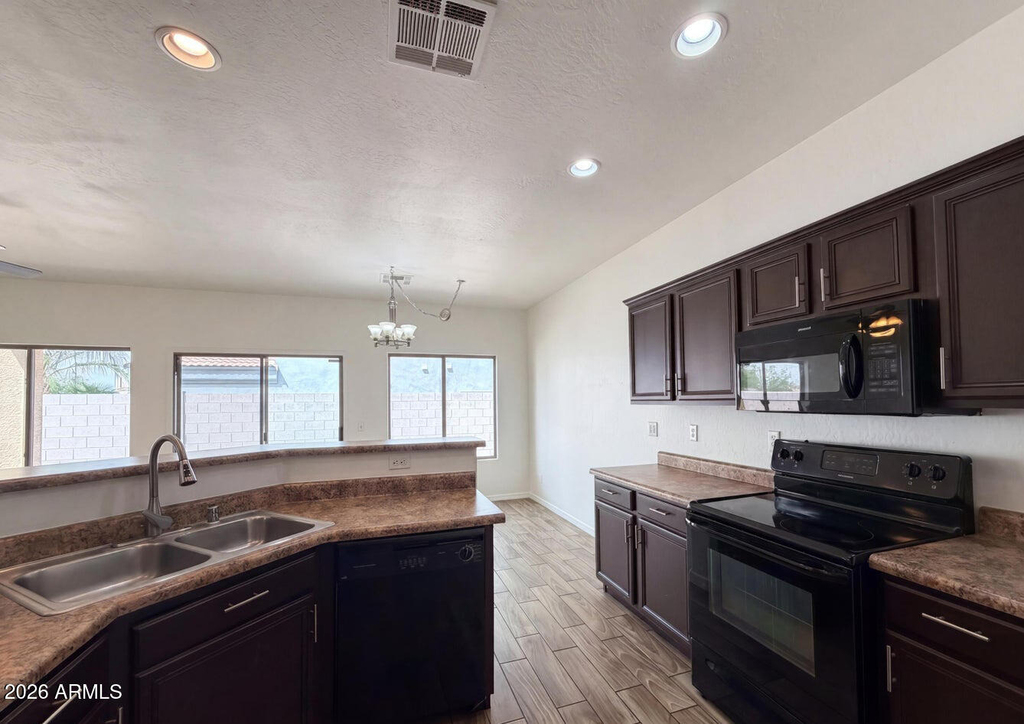 606 W Beautiful Lane - Photo 1