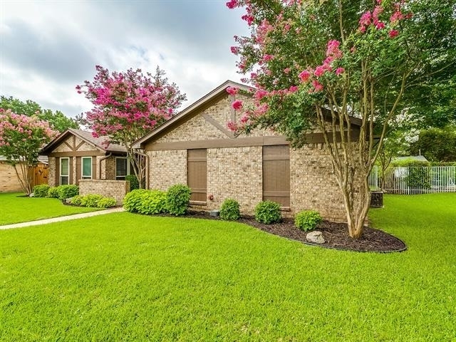808 Sandhurst Drive - Photo 1
