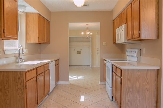 808 Sandhurst Drive - Photo 16