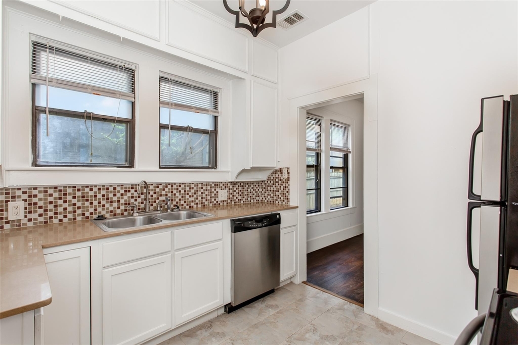 5925 Worth Street - Photo 15