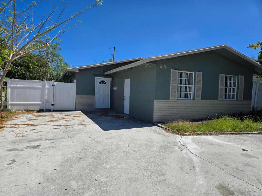815 Silver Beach Road - Photo 0