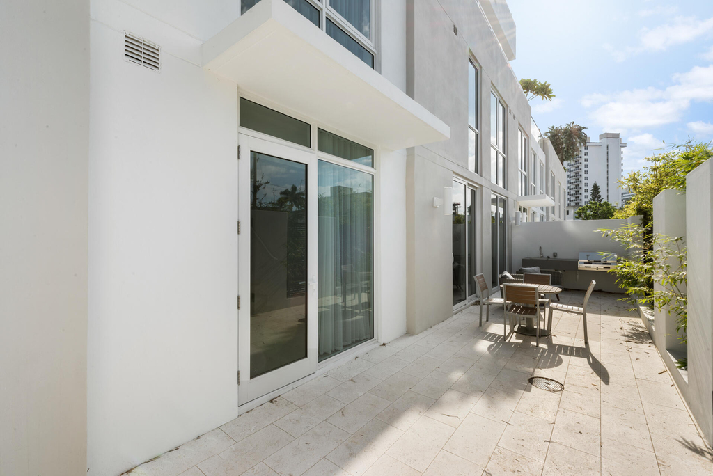401 N Birch Road - Photo 1