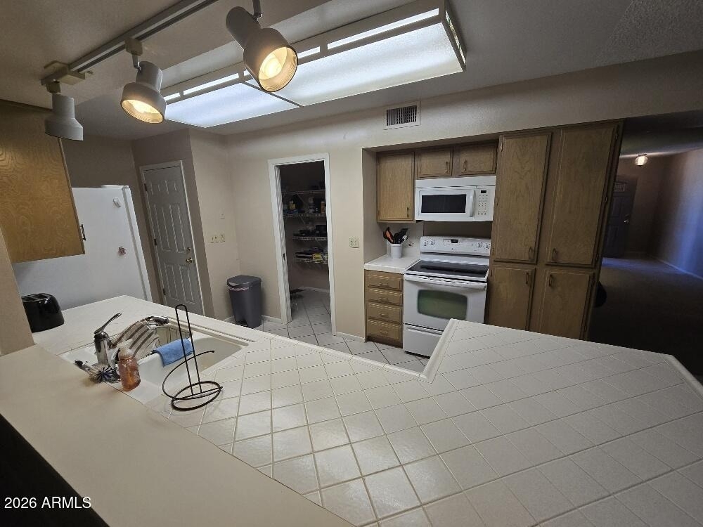 10007 W Clair Drive - Photo 9