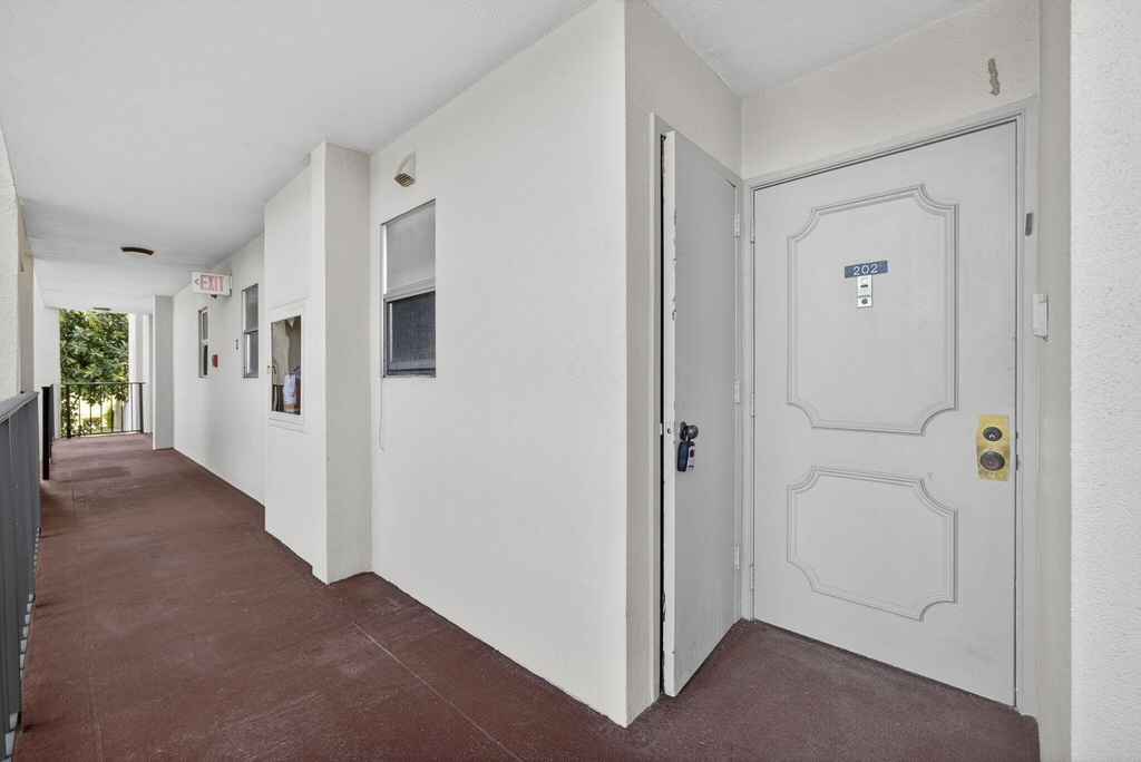 3590 Via Poinciana - Photo 8
