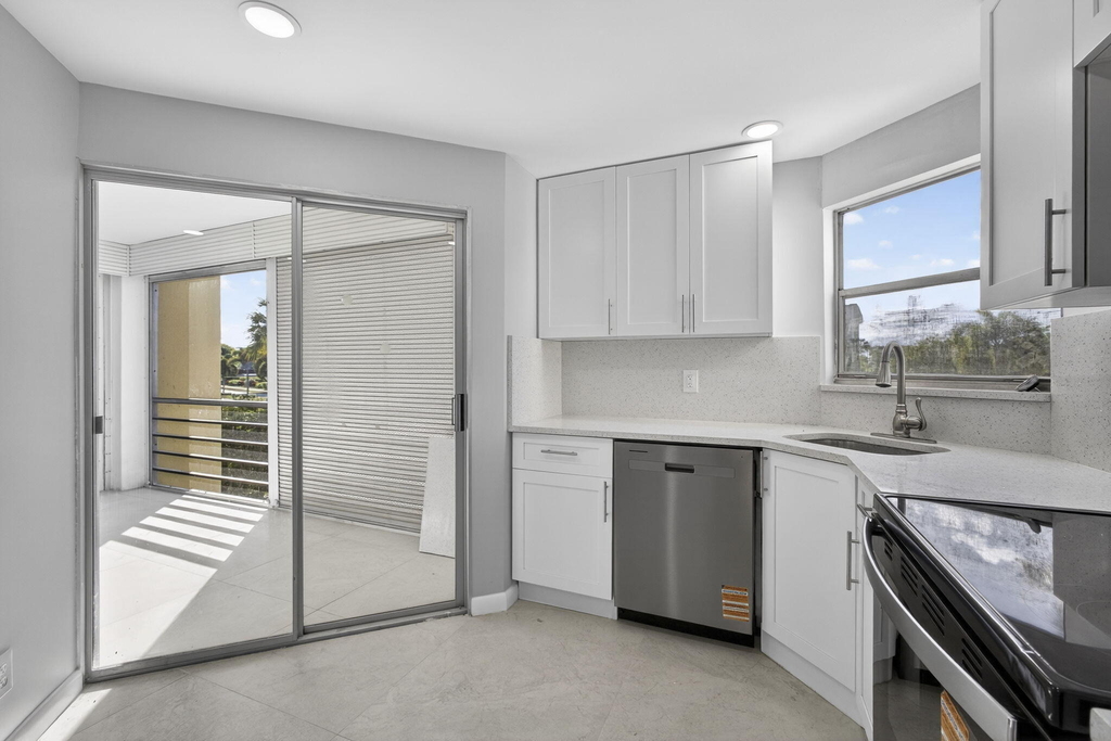 3590 Via Poinciana - Photo 30