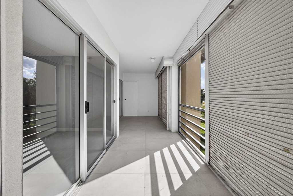 3590 Via Poinciana - Photo 32