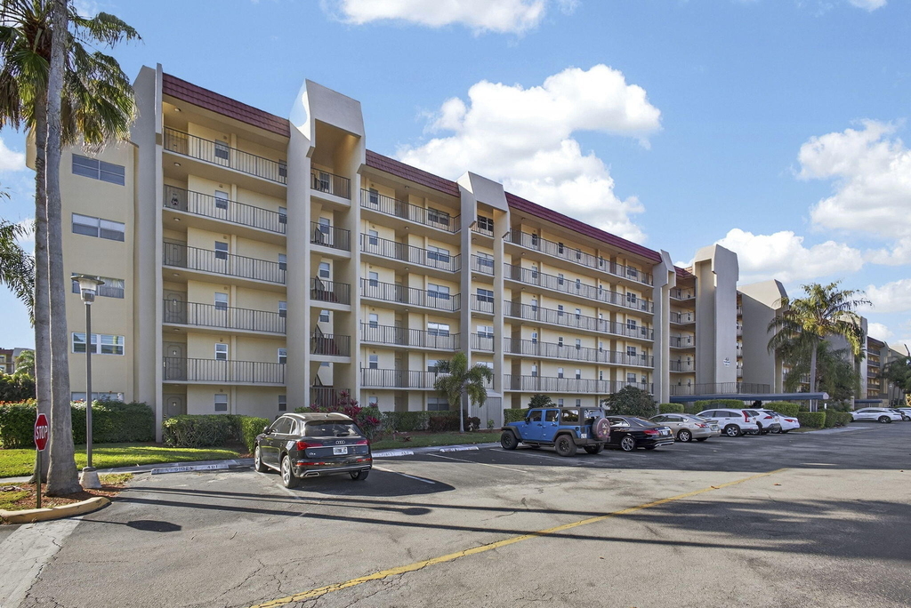 3590 Via Poinciana - Photo 0