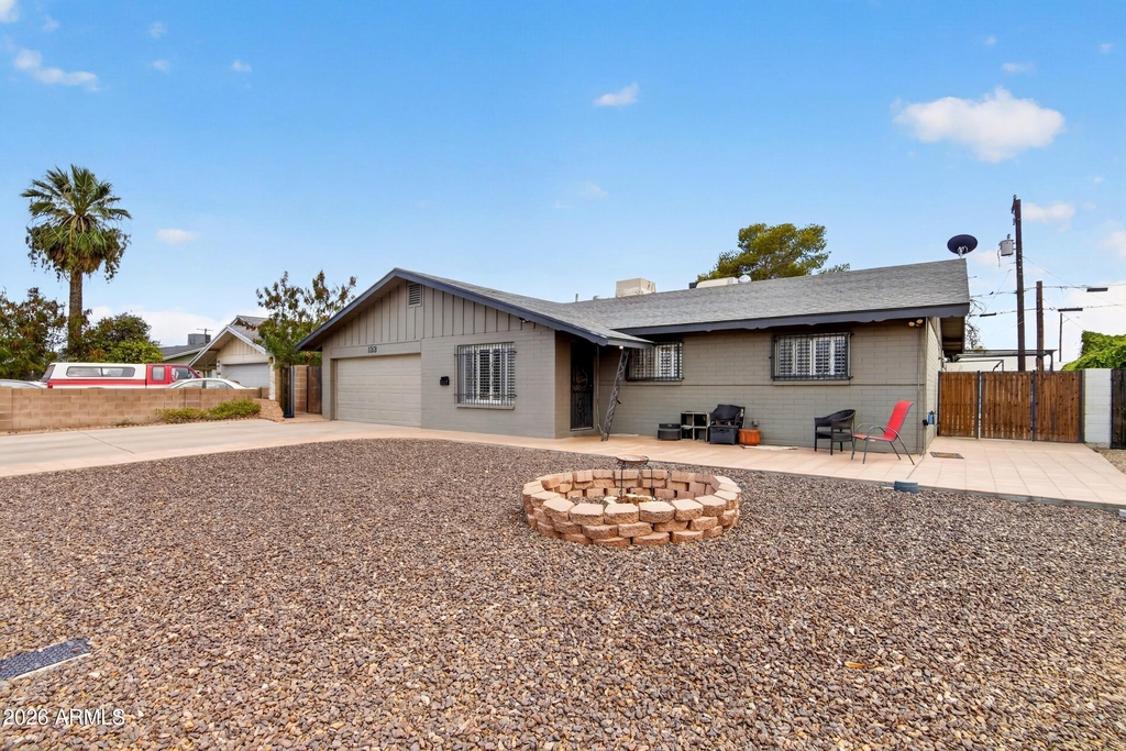 123 E Erie Drive - Photo 1