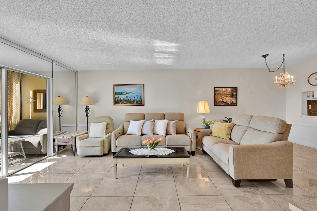 2350 Ne 14th Street Causeway - Photo 0