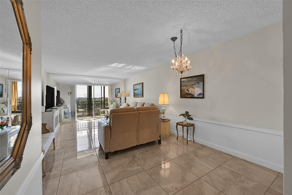 2350 Ne 14th Street Causeway - Photo 7