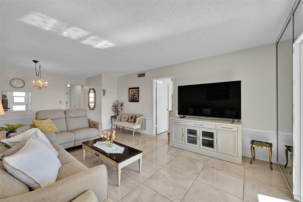 2350 Ne 14th Street Causeway - Photo 8