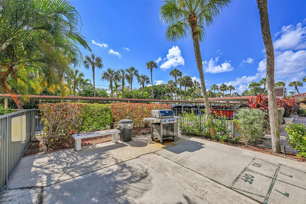 2350 Ne 14th Street Causeway - Photo 25