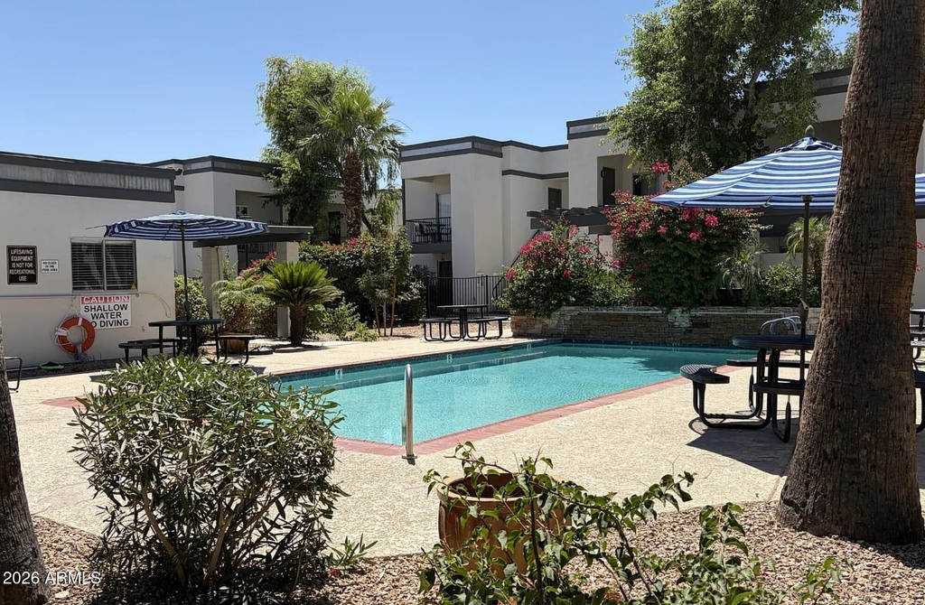 740 W Elm Street - Photo 16