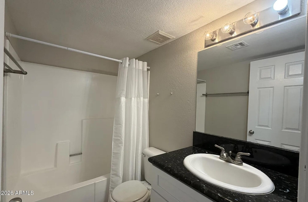 740 W Elm Street - Photo 13