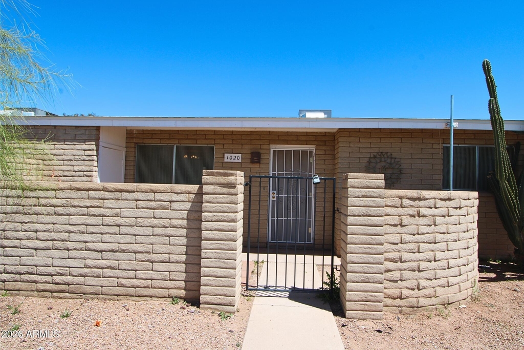 1020 N Pueblo Drive - Photo 0