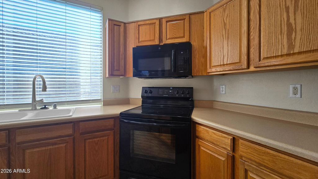 18651 W Sunrise Drive - Photo 7