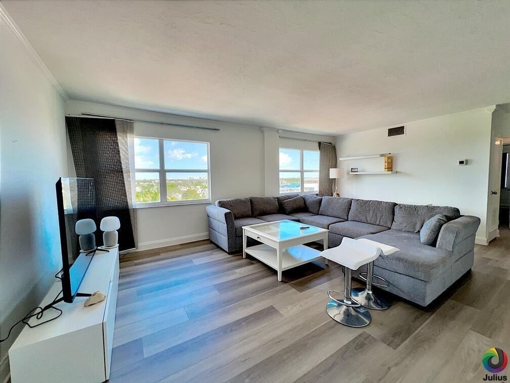 2555 Ne 11th Street - Photo 11
