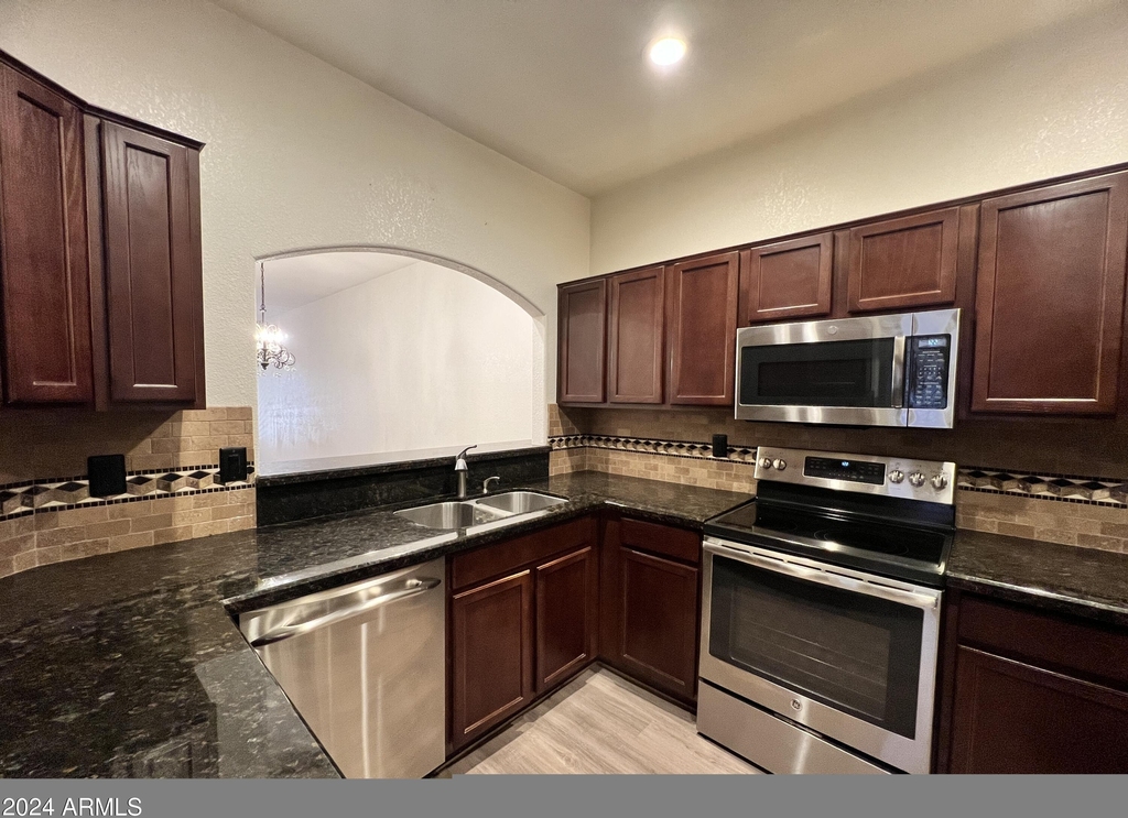 7021 E Earll Drive - Photo 3
