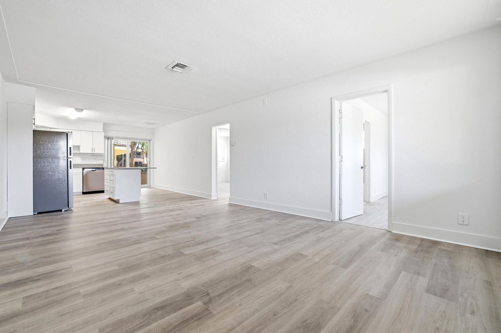 1880 Se 3rd Street - Photo 4