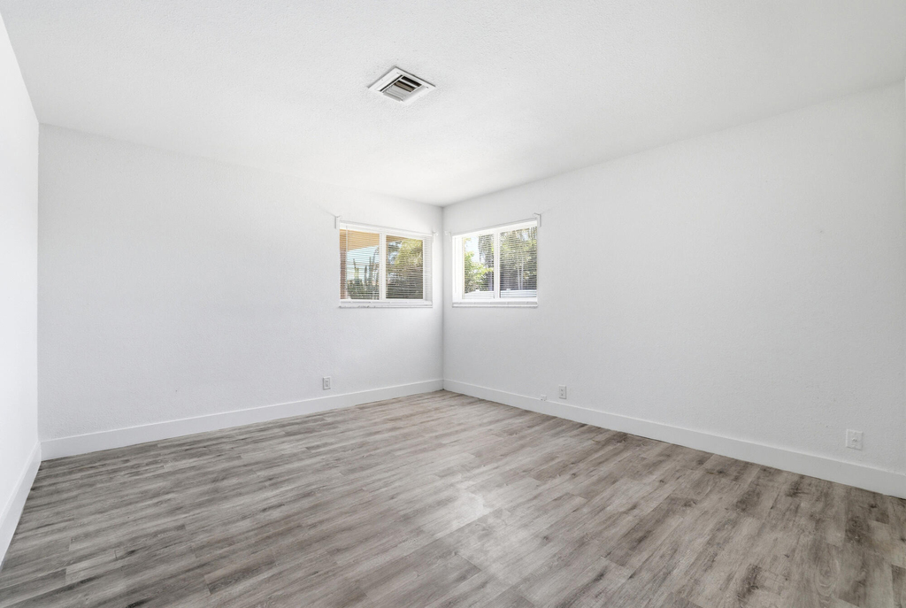 1880 Se 3rd Street - Photo 9