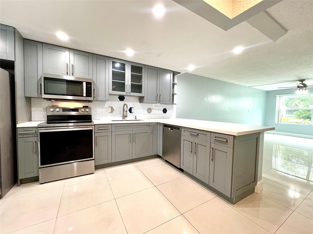 7450 Nw 17th Street - Photo 2