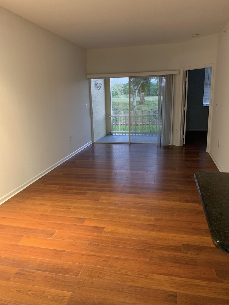 2080 Greenview Shores Boulevard - Photo 3