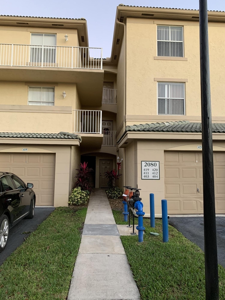 2080 Greenview Shores Boulevard - Photo 0