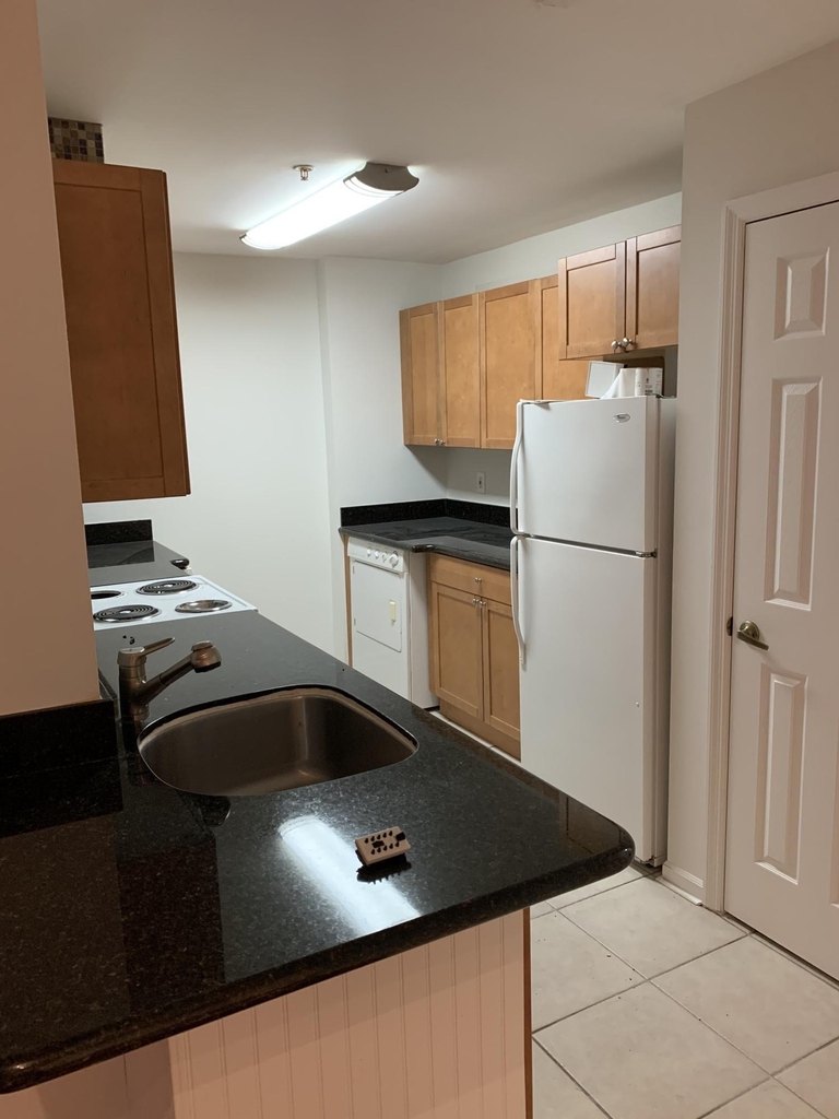 2080 Greenview Shores Boulevard - Photo 2