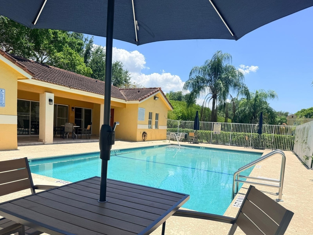 3832 Nw 90th Avenue - Photo 2