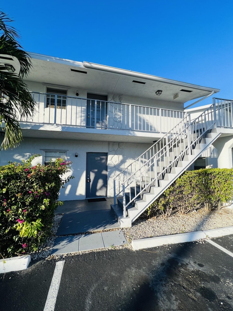 510 24th Avenue N - Photo 1