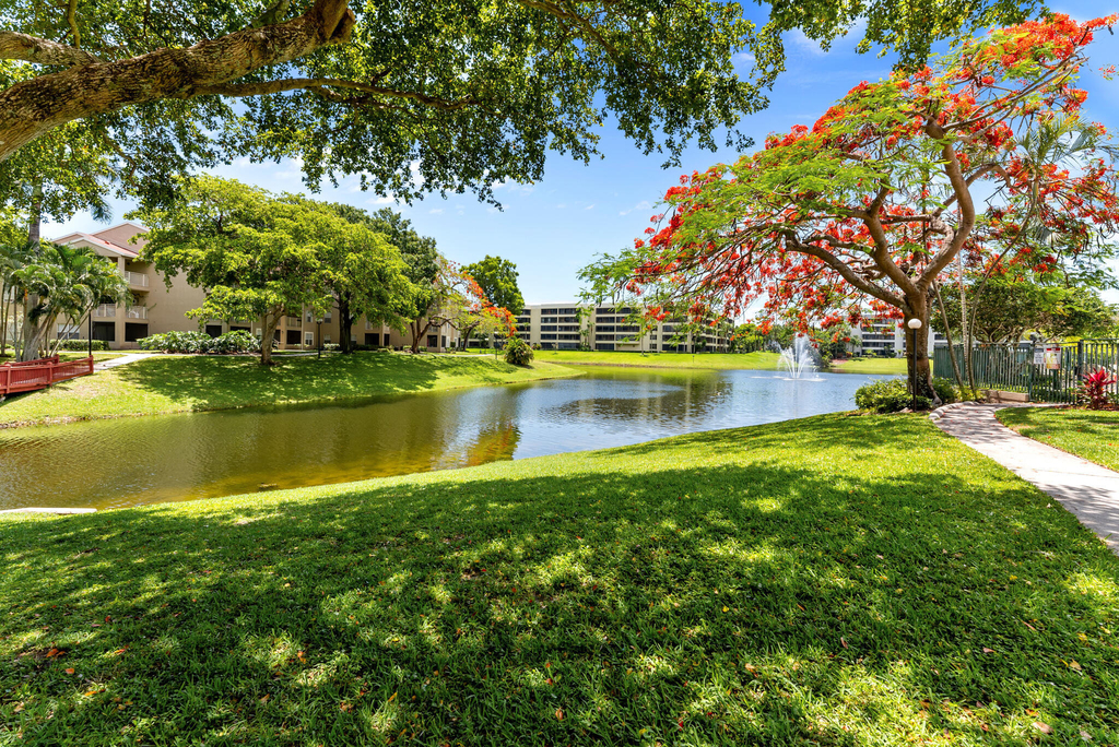 1745 Palm Cove Boulevard - Photo 11