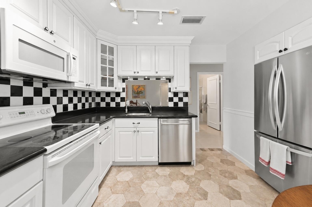 15234 Lakes Of Delray Boulevard - Photo 6