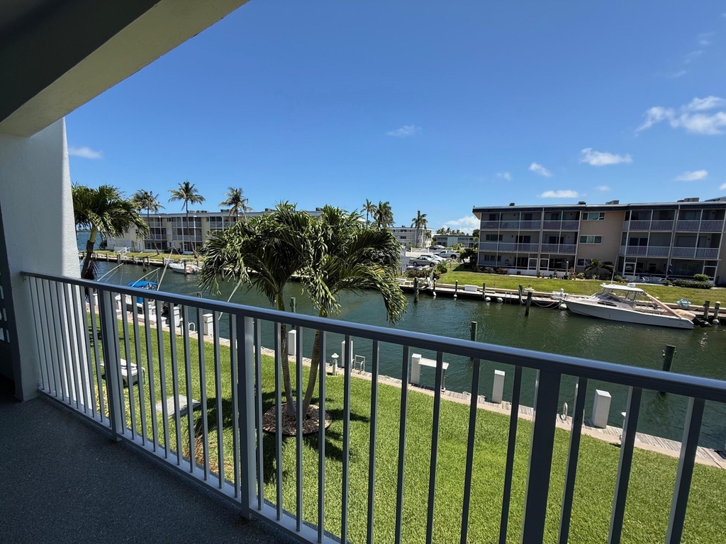 110 Shore Court - Photo 4