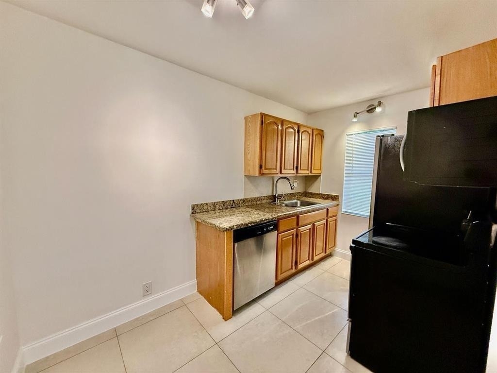 601 Ne 29th Drive - Photo 0