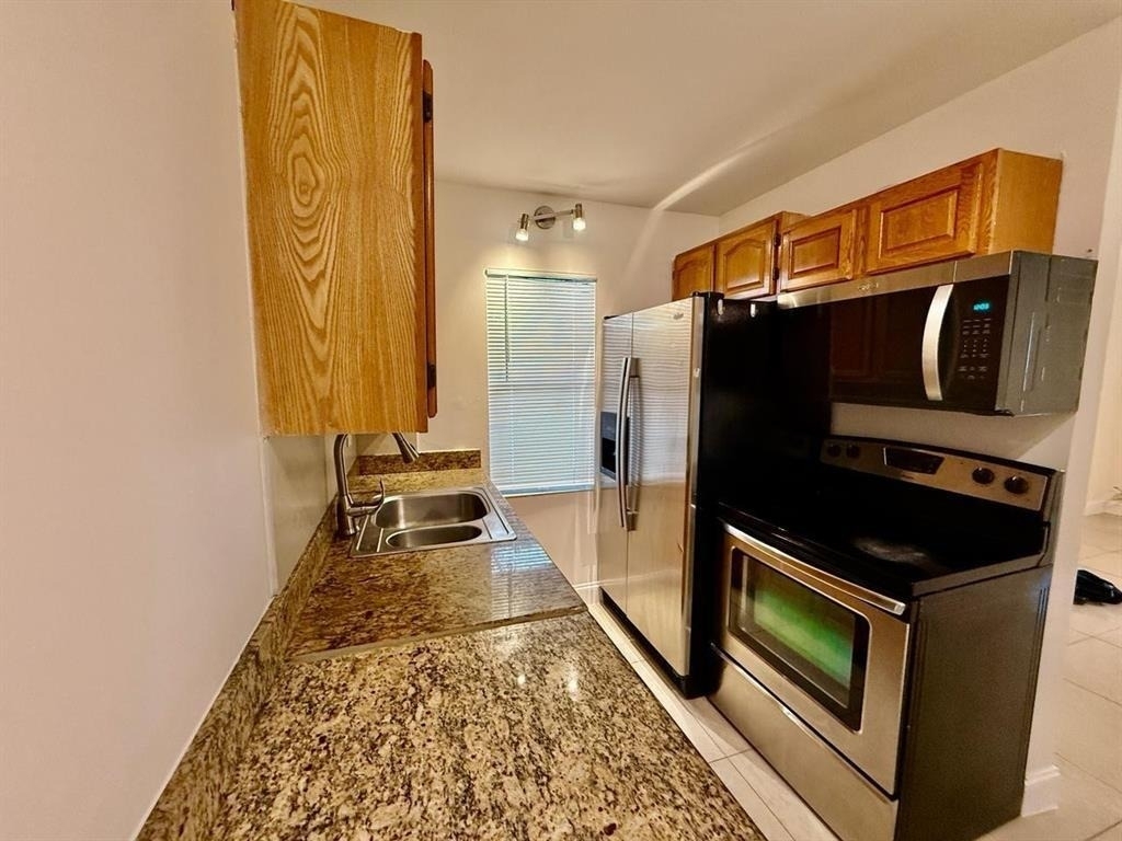 601 Ne 29th Drive - Photo 1