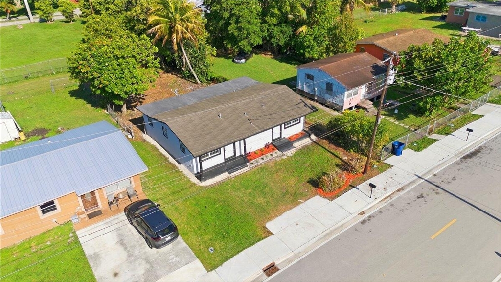 270 Sw 10th Avenue - Photo 0