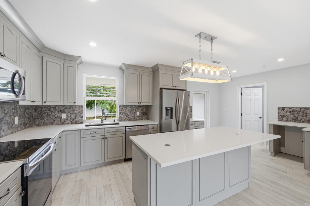 2120 Ne 62nd Court - Photo 12