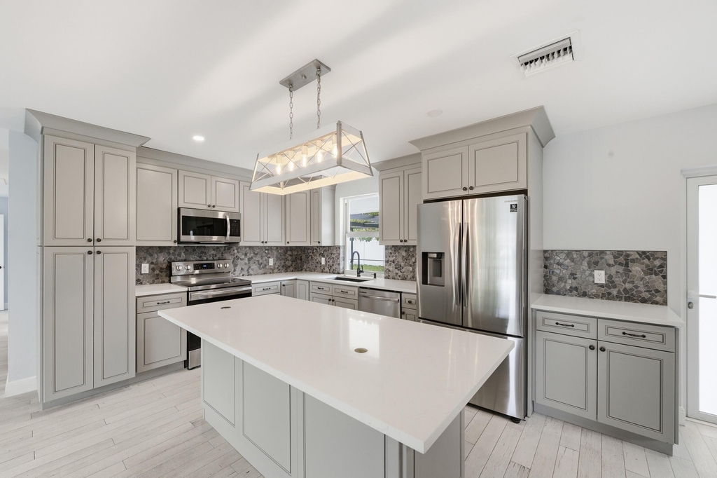 2120 Ne 62nd Court - Photo 11