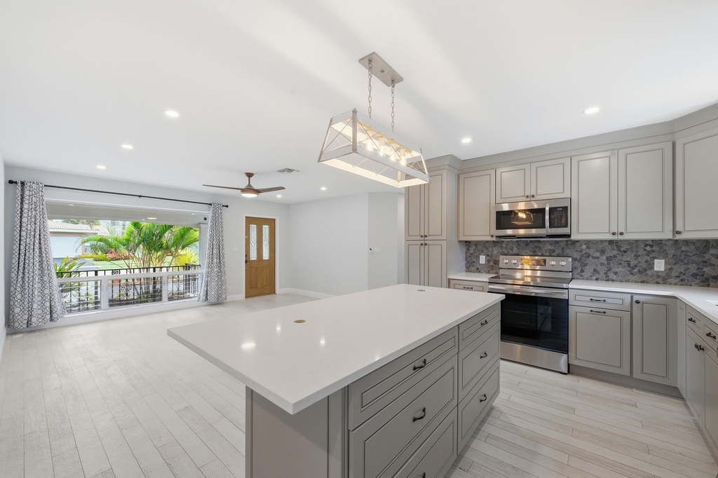 2120 Ne 62nd Court - Photo 9