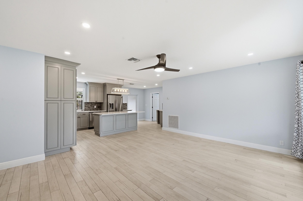 2120 Ne 62nd Court - Photo 7